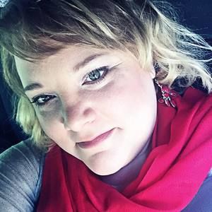 Meet your Posher, Larissa