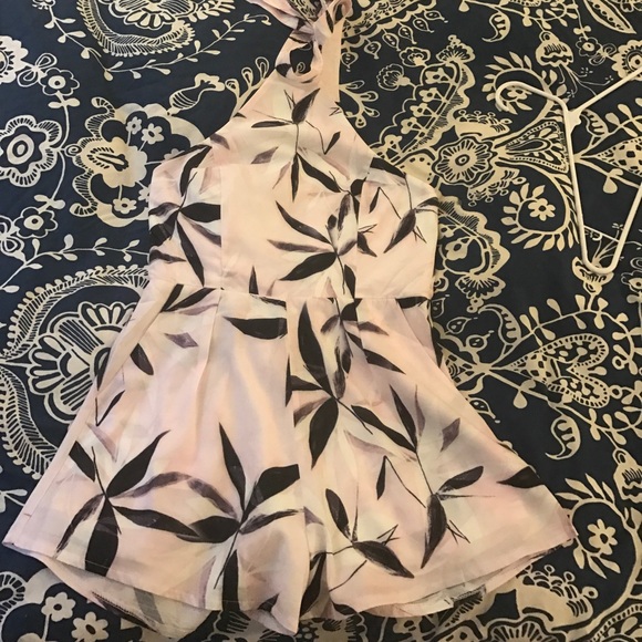 L'Atiste purple romper with leaf print design - Picture 5 of 7