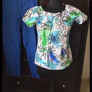Koi flowered scrub top w/ matching bottoms