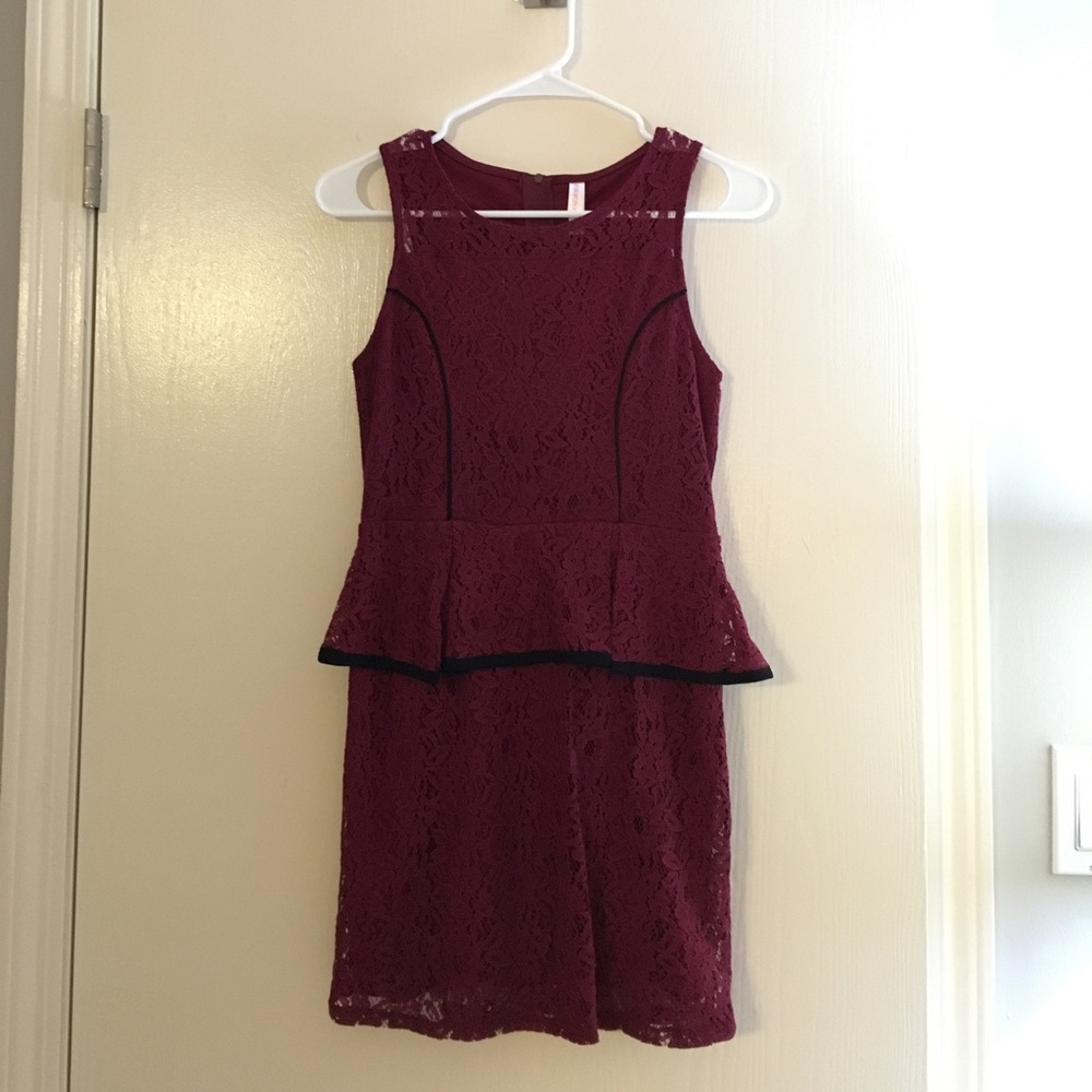 ⭐️MAKE AN OFFER!⭐️ Lace peplum dress