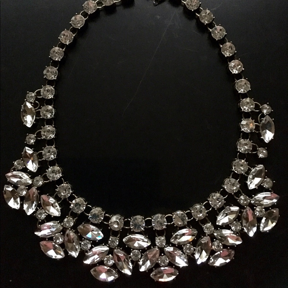 Stunning! Beautiful! Statement Necklace - Picture 3 of 3
