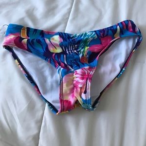 Cute cheeky swim bottoms never worn