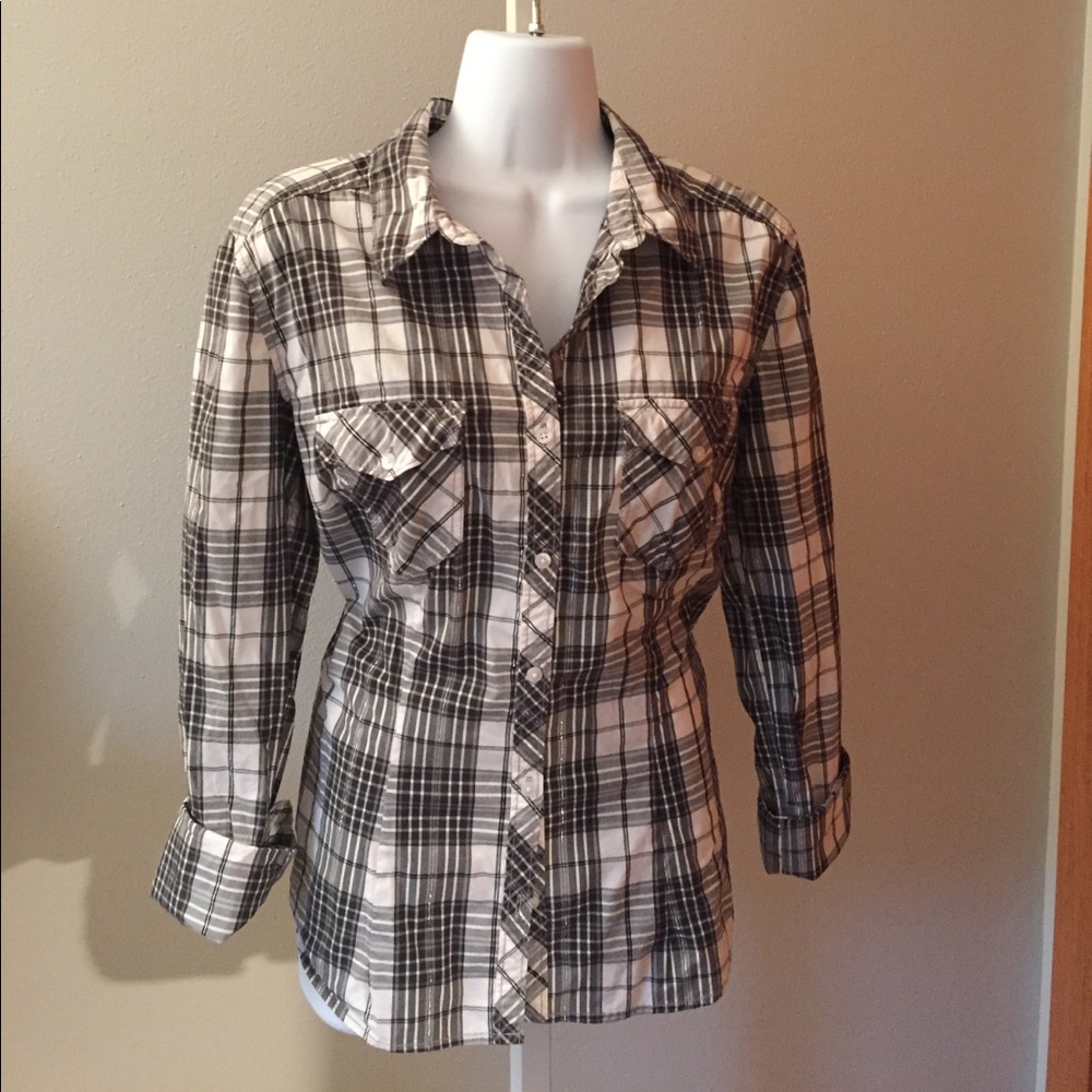Button down black and white shirt