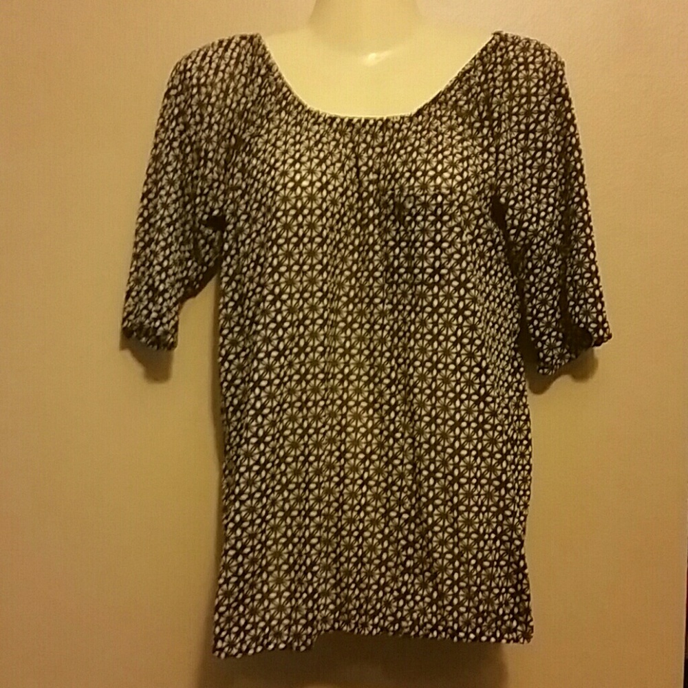 Limited black and white top