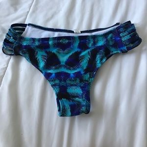 Feather like bikini bottom