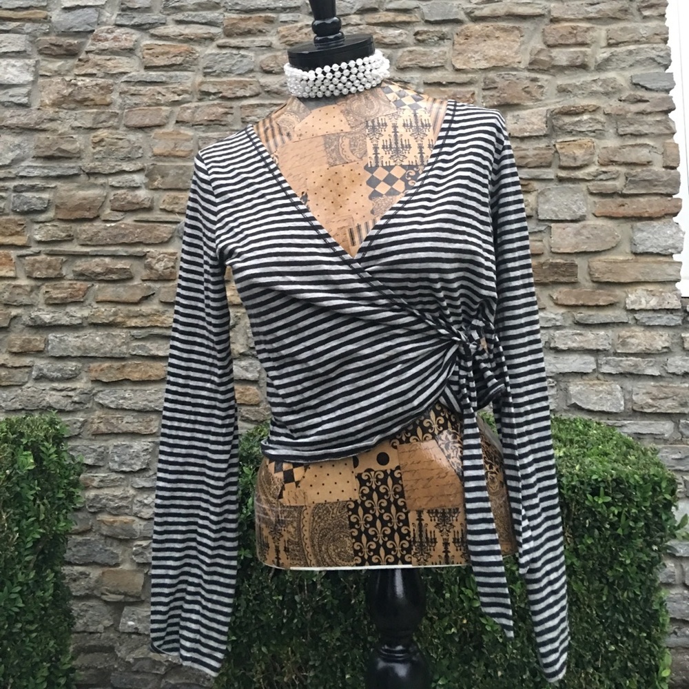 Express crisscross tie top