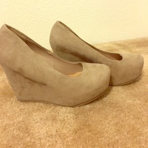 Nude suede closed wedges