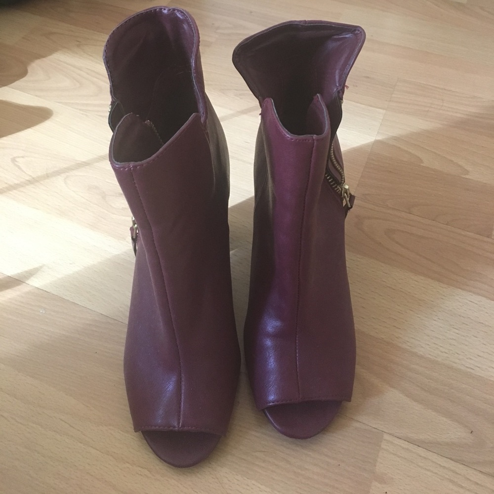 Maroon open toed booties