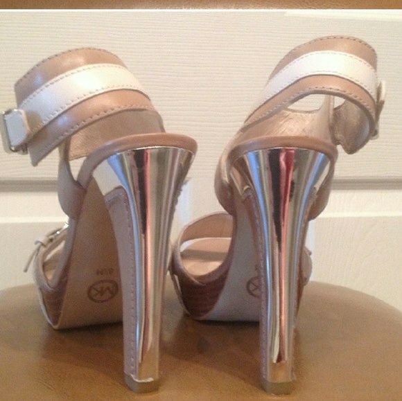 Beautiful MK heels. Make an offer! - Picture 2 of 4