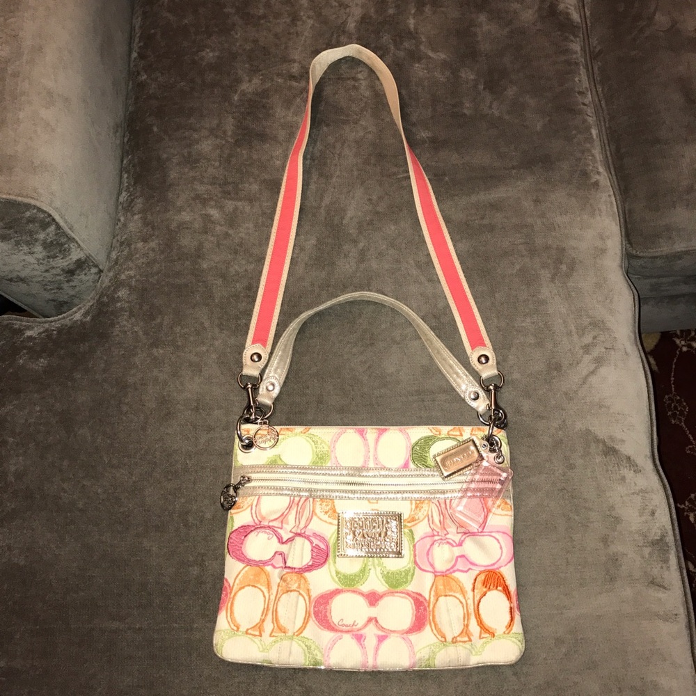 Coach large swingpack multicolor in good condition