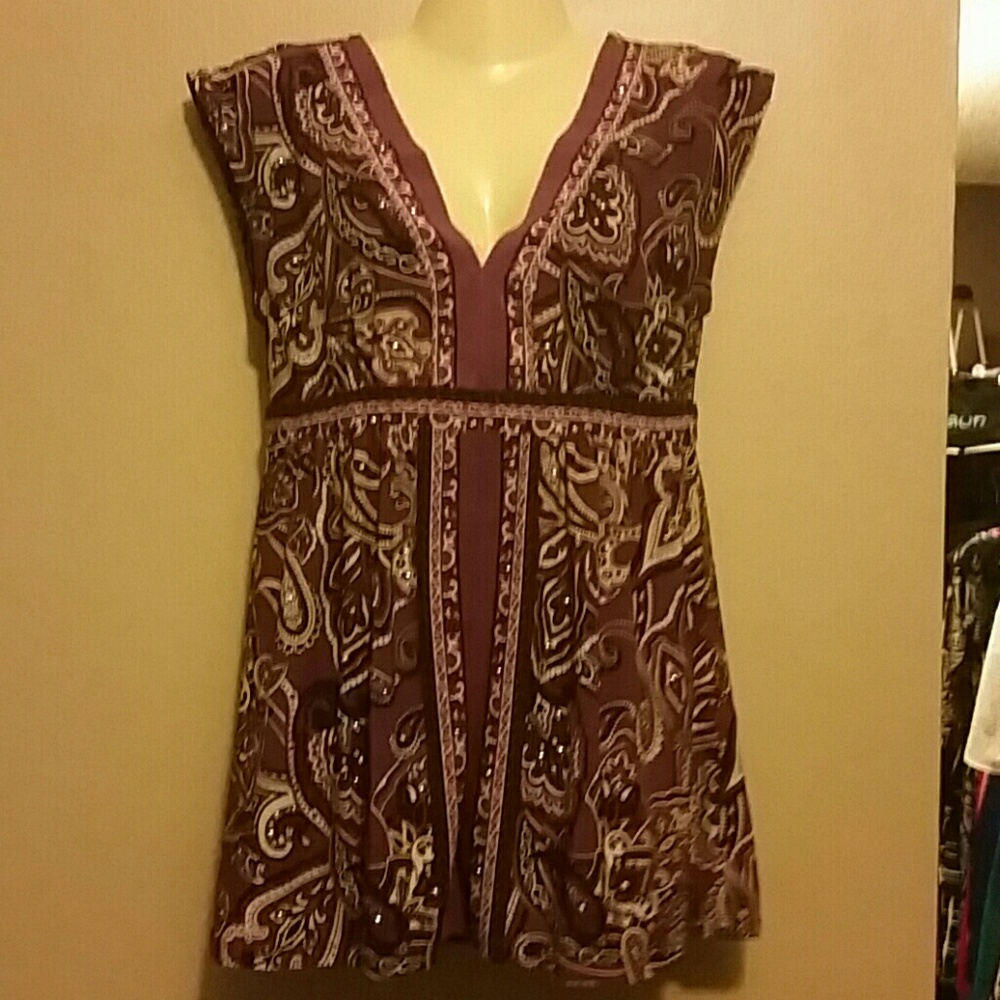 Inc v neck top