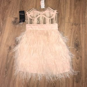 💕✨NWT BEBE BEJEWELED FEATHER DRESS✨💕