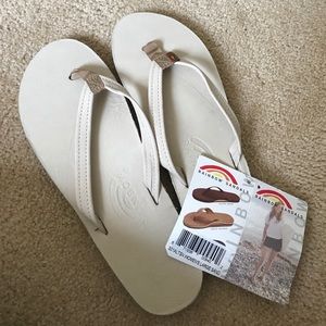 NWT Rainbows leather slippers in a cream white