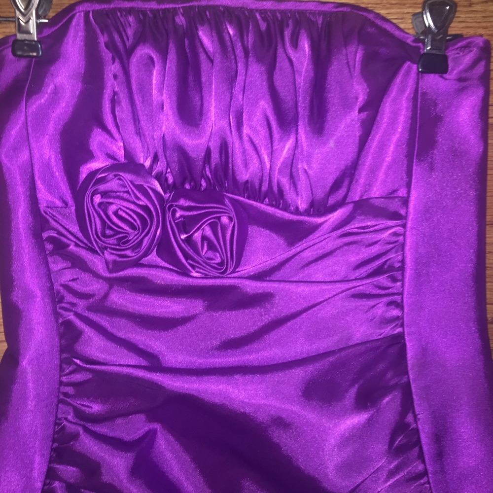 Dress - Picture 2 of 3