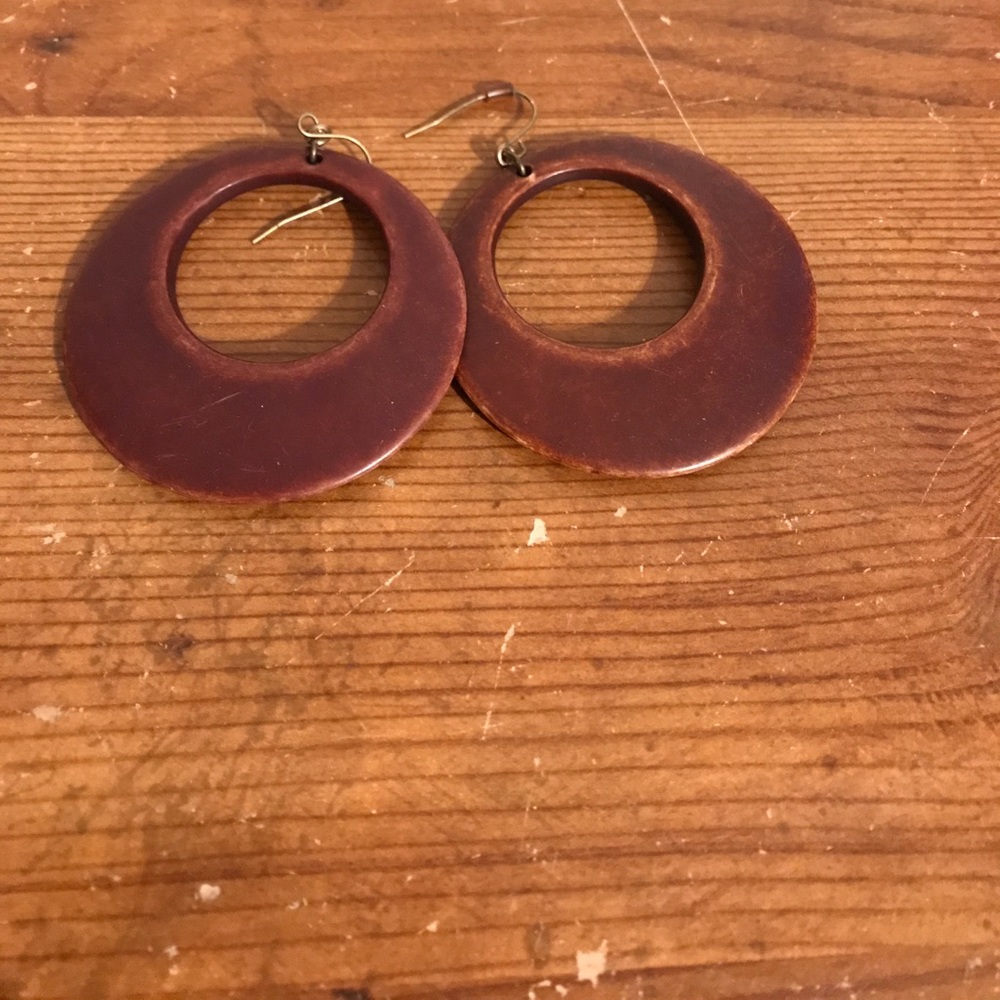 Brown dangling earrings