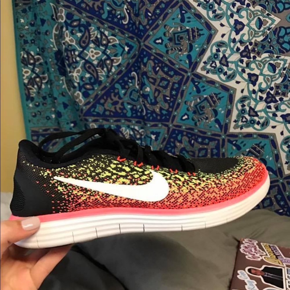 nike gym shoes--WILL SHIP TODAY 6/2!!