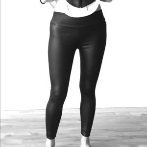 Leather-like leggings - black