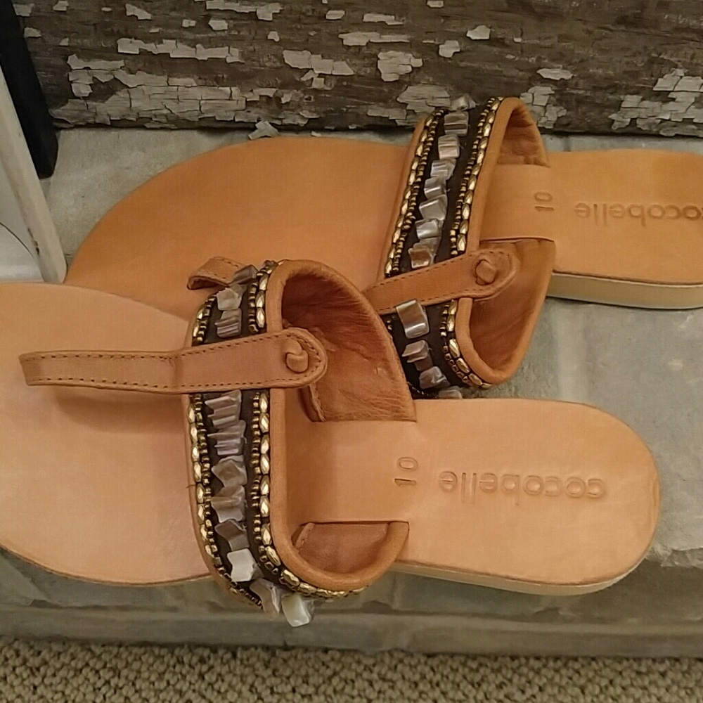 {👠SALE} 🌞 NeW! 🌞 Embellished Leather flip flops