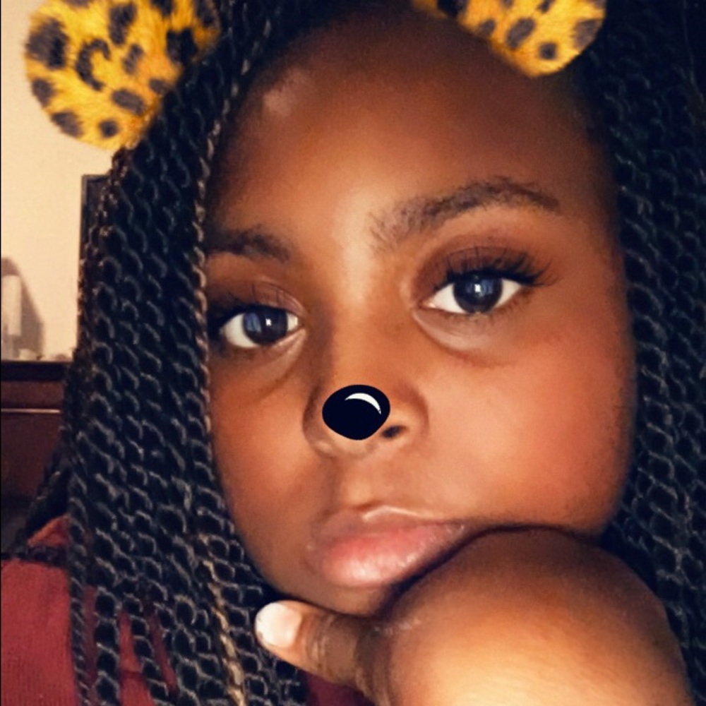 Meet your Posher, Elise