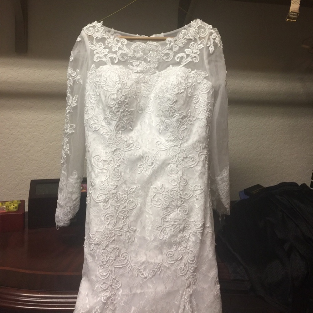Jon Vany lace wedding dress! Never been worn!