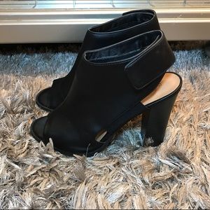 Black Heeled Shoe Boot Size 10