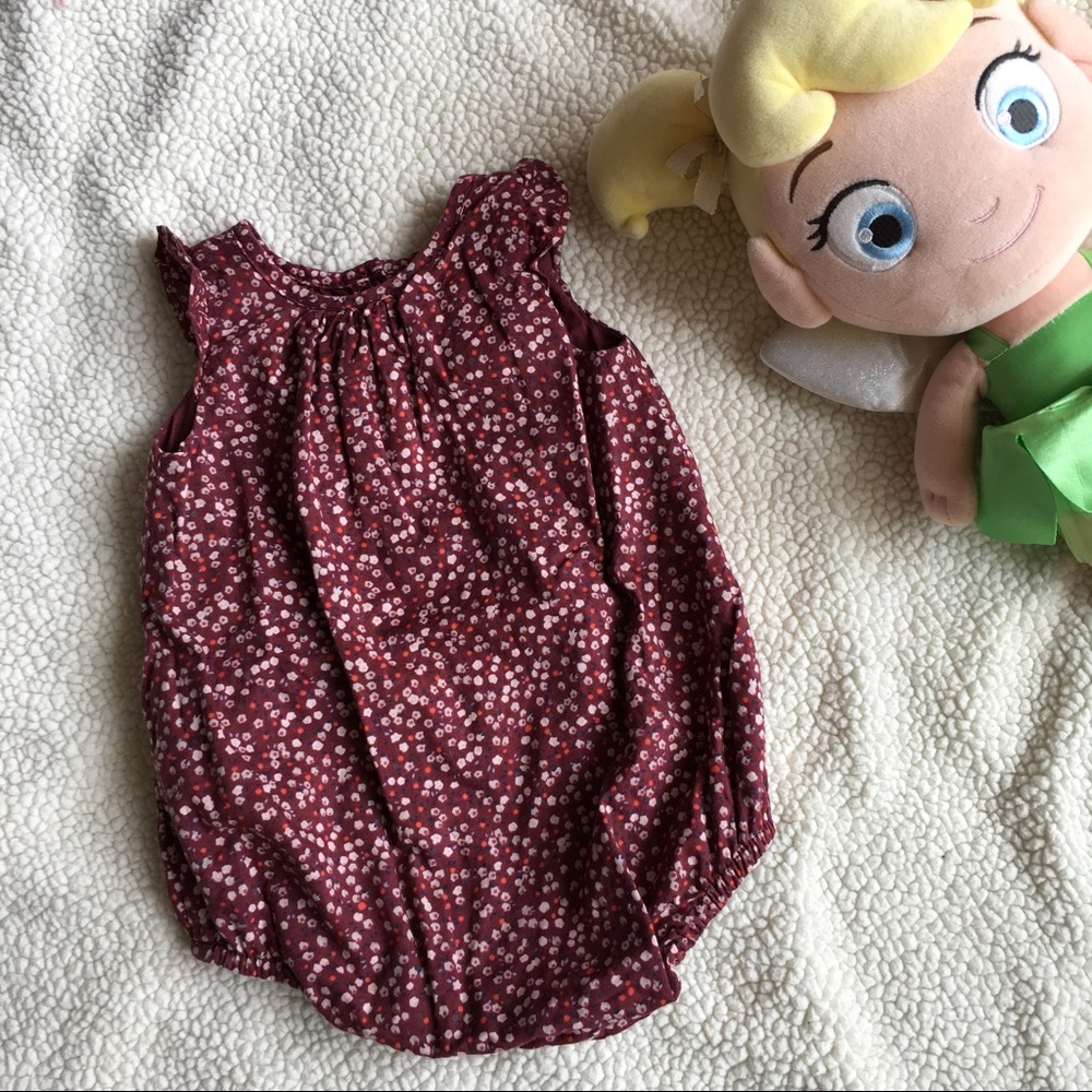 Baby gap bodysuit