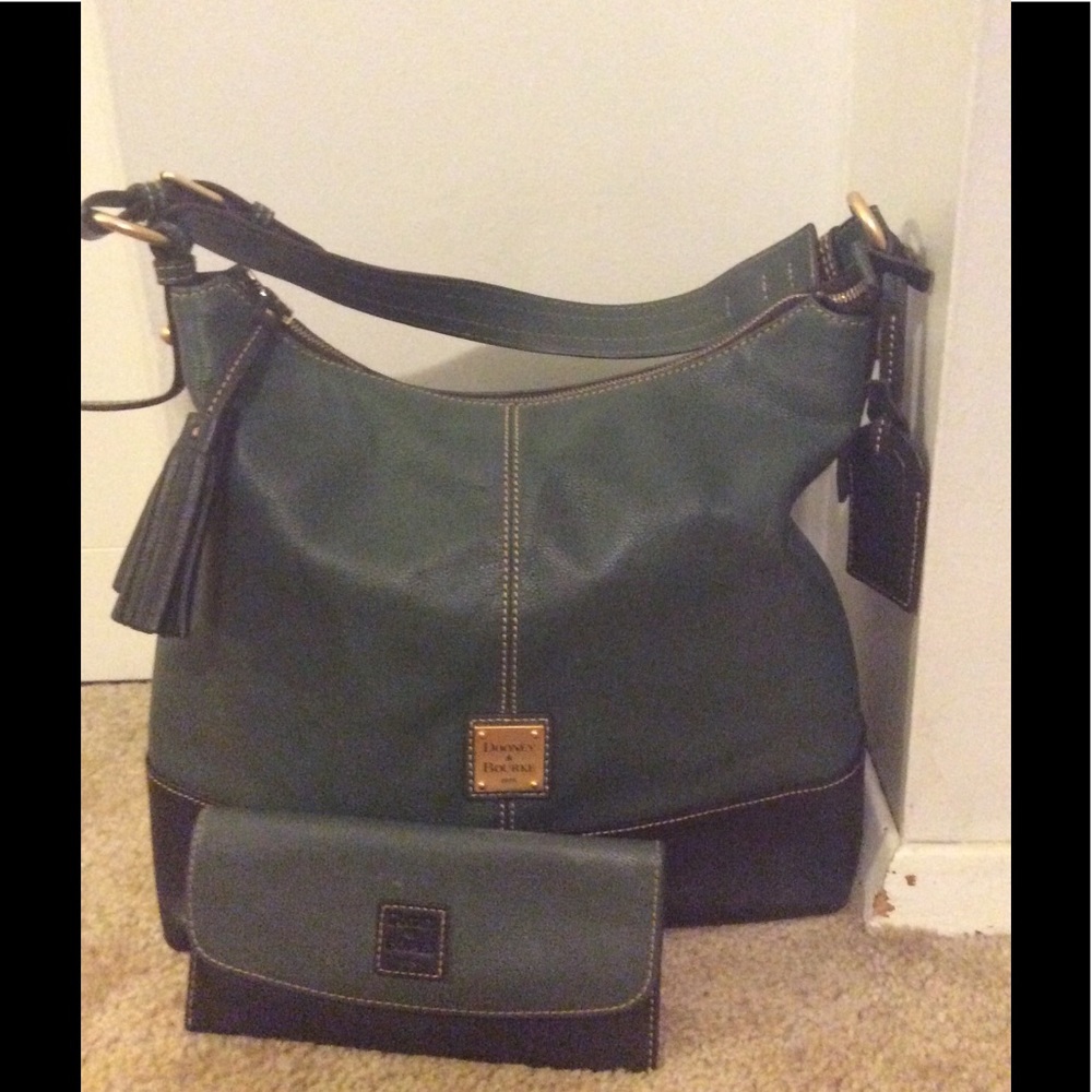 💥💥Dooney and Bourke Sophie Hobo💥💥