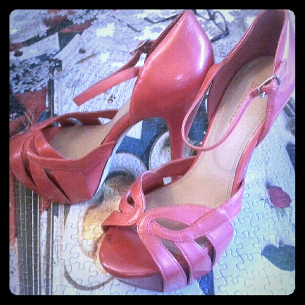 Comfortable Coral bakers dress heels