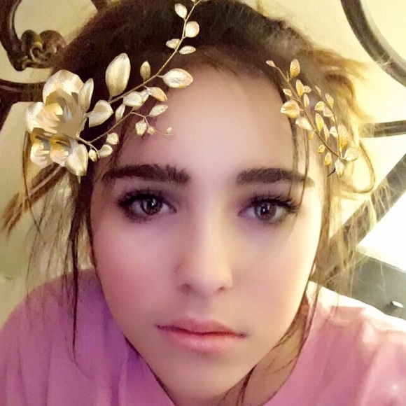 Meet your Posher, Lyra - Picture 3 of 4