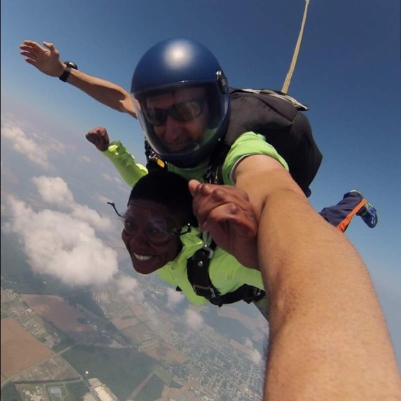 Meet your Posher 👋🏾 - Picture 4 of 6