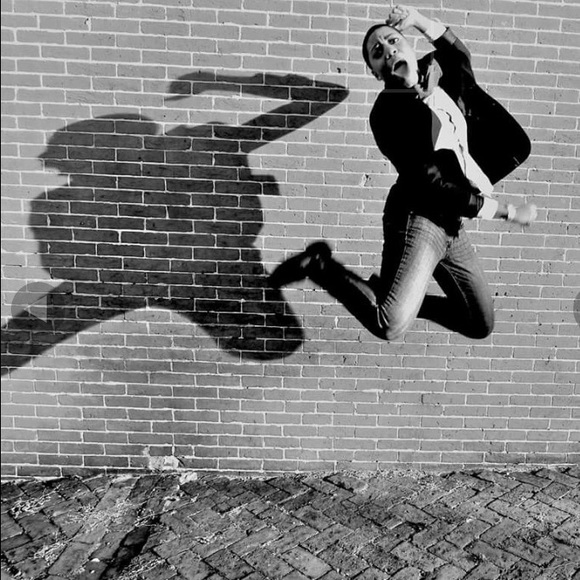 Meet your Posher 👋🏾 - Picture 3 of 6