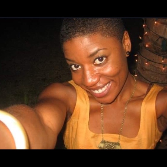 Meet your Posher 👋🏾 - Picture 5 of 6