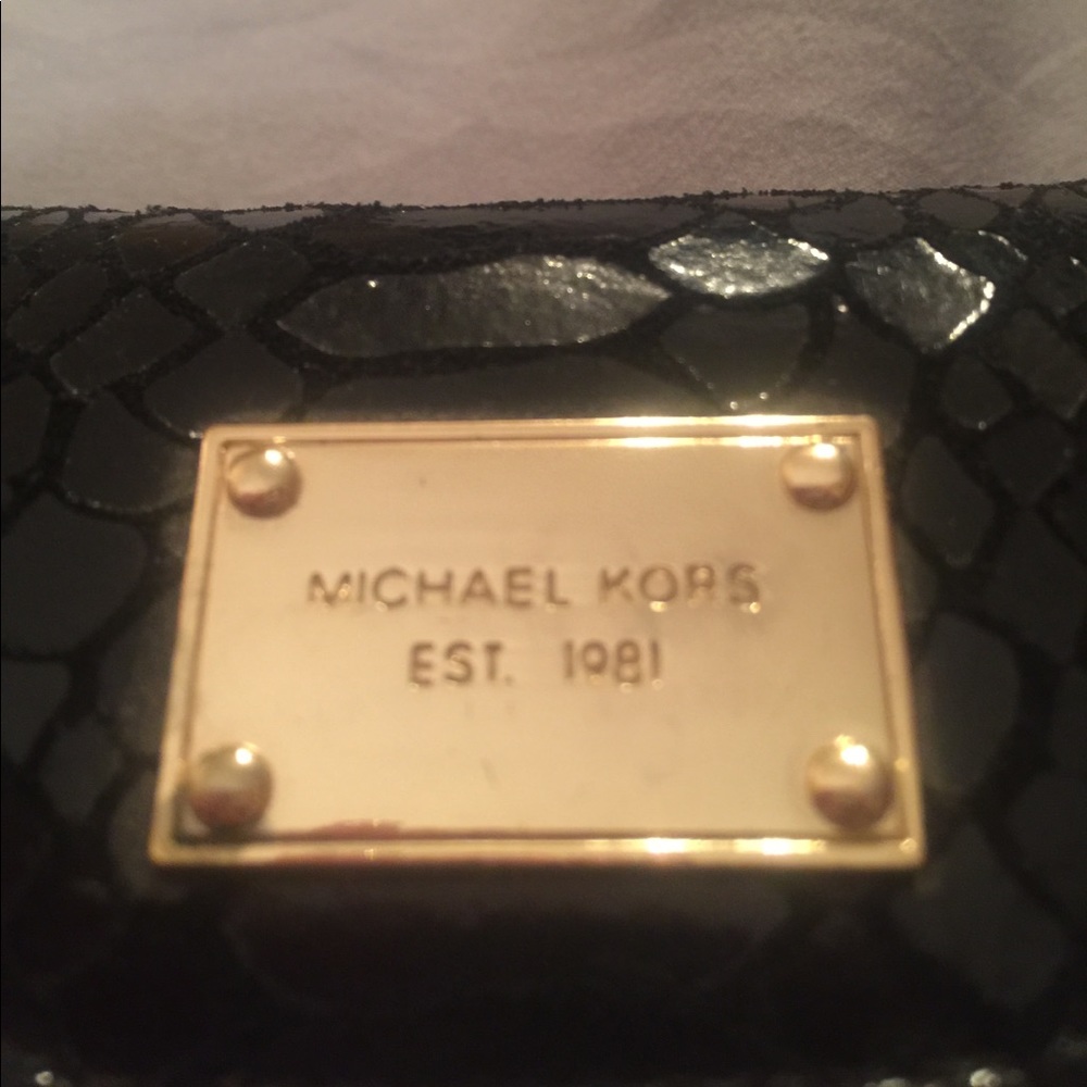 Michael Kors wristlet - Picture 1 of 4