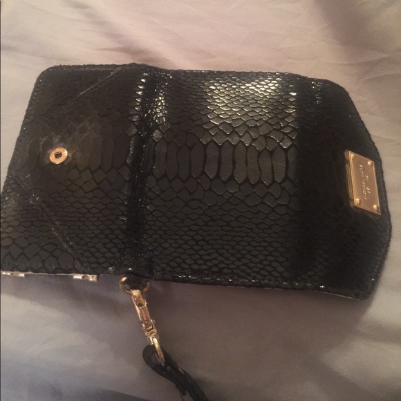 Michael Kors wristlet - Picture 4 of 4