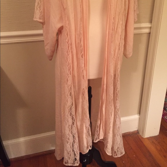 Band of Gypsies Long Pink Lace Kimono - Picture 4 of 6