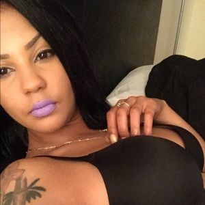 Meet your Posher, Ebony