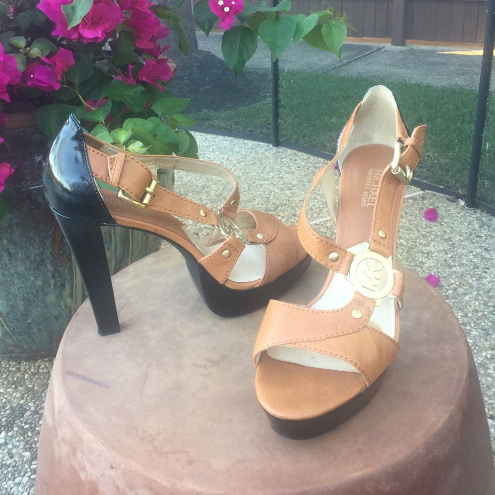 Sexy Michael Kors heels!!
