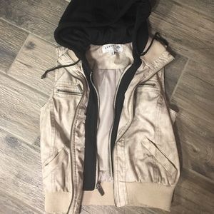 Buckle- medium vest!