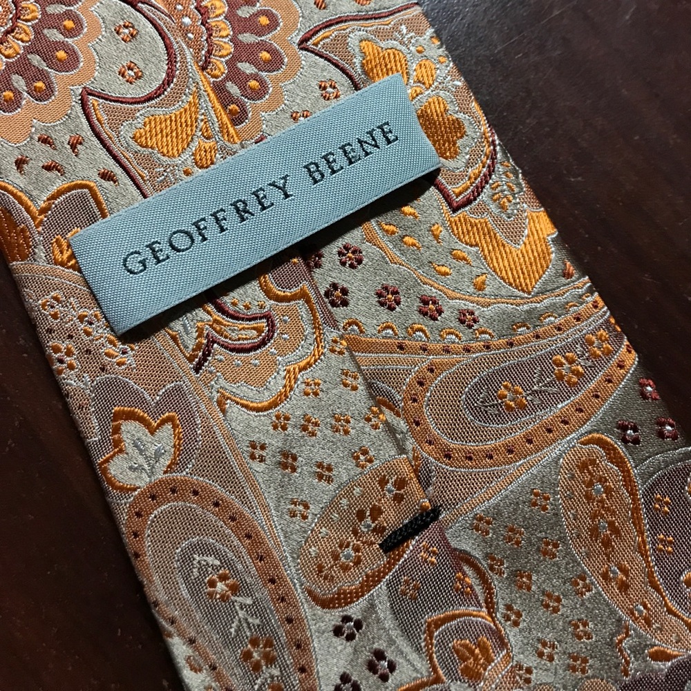 Geoffrey Beene gold and orange Paisley tie