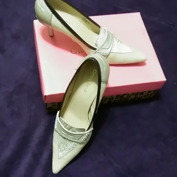 Cindy Says Pumps - Picture 4 of 4