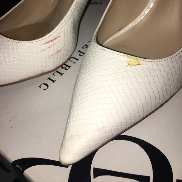 White heels w/ gold heel. - Picture 3 of 3