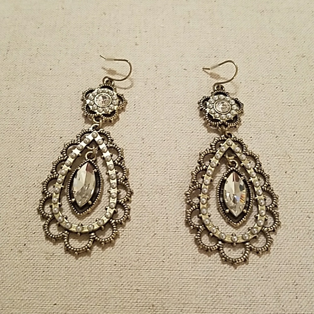Pearl & Crystal floral earrings.