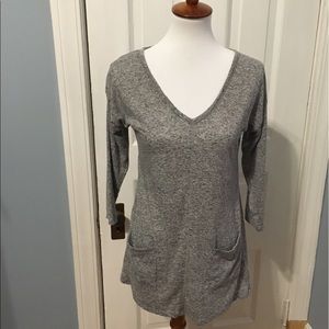August Slik heather gray tunic.