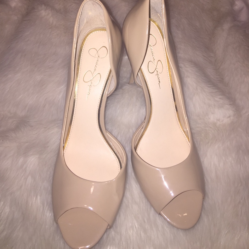 Nude pumps size 12M