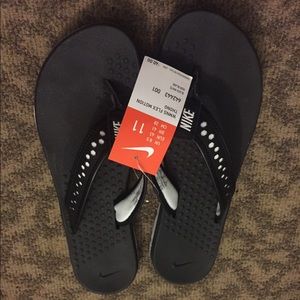 NEW Black Nike Flip Flops