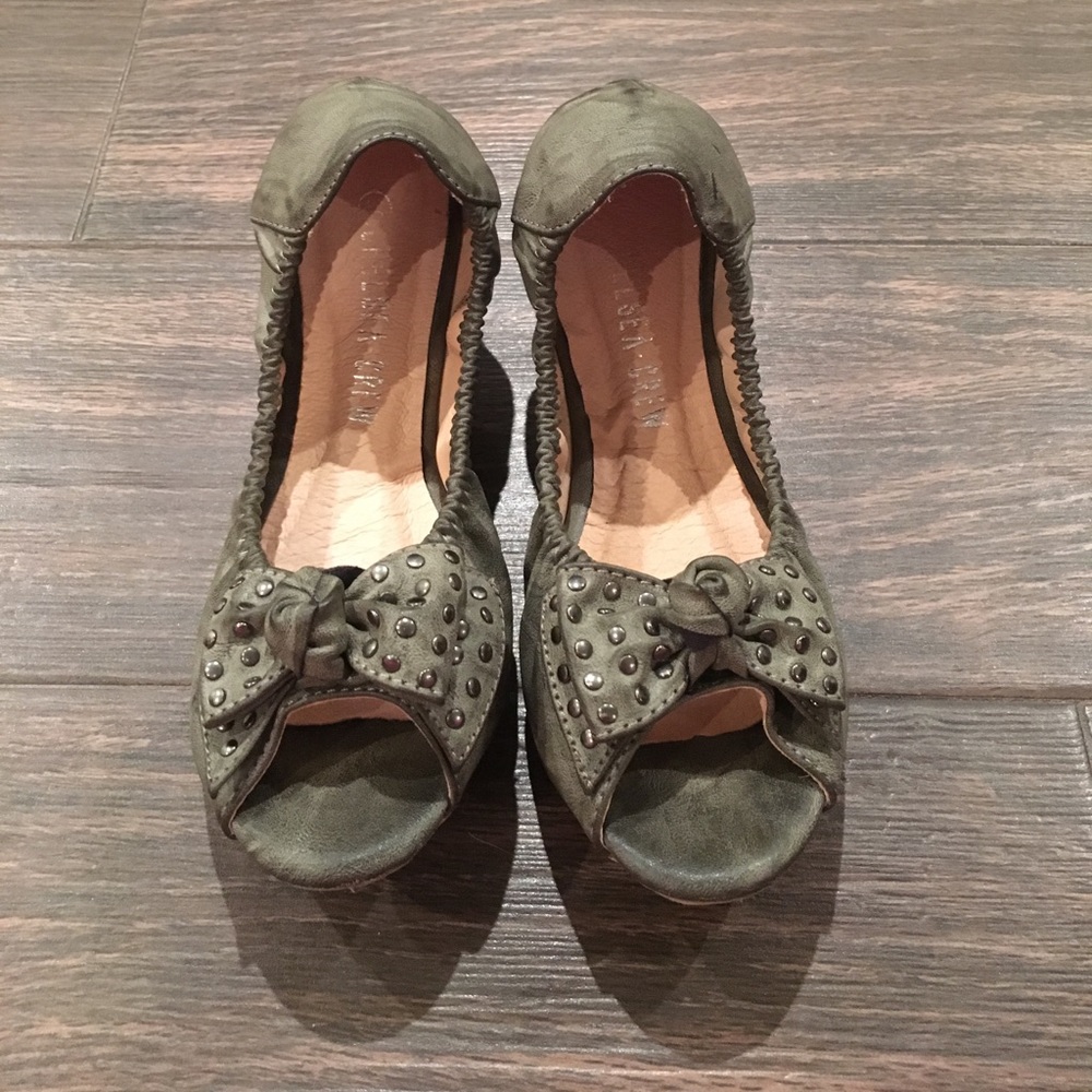 Cute flats with bow detail!!