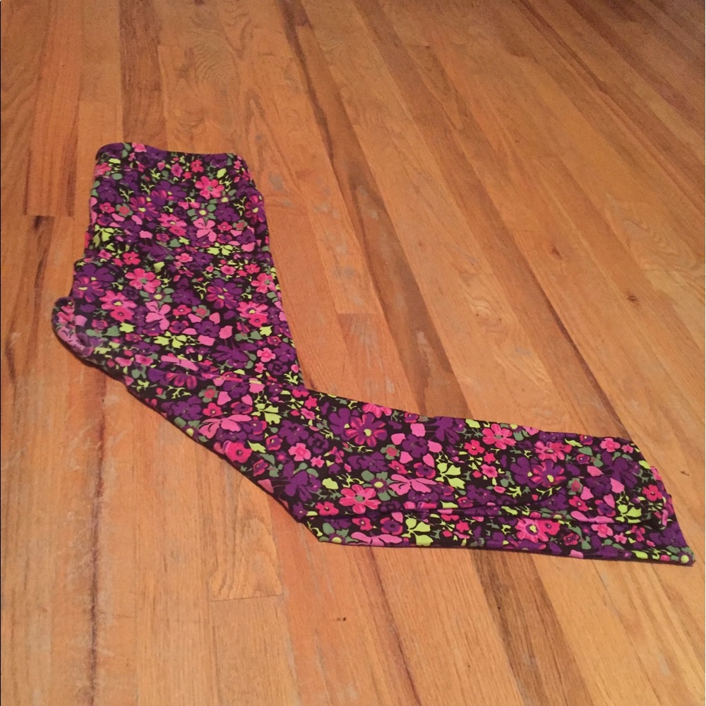 TC LuLaRoe Leggings *Black background*