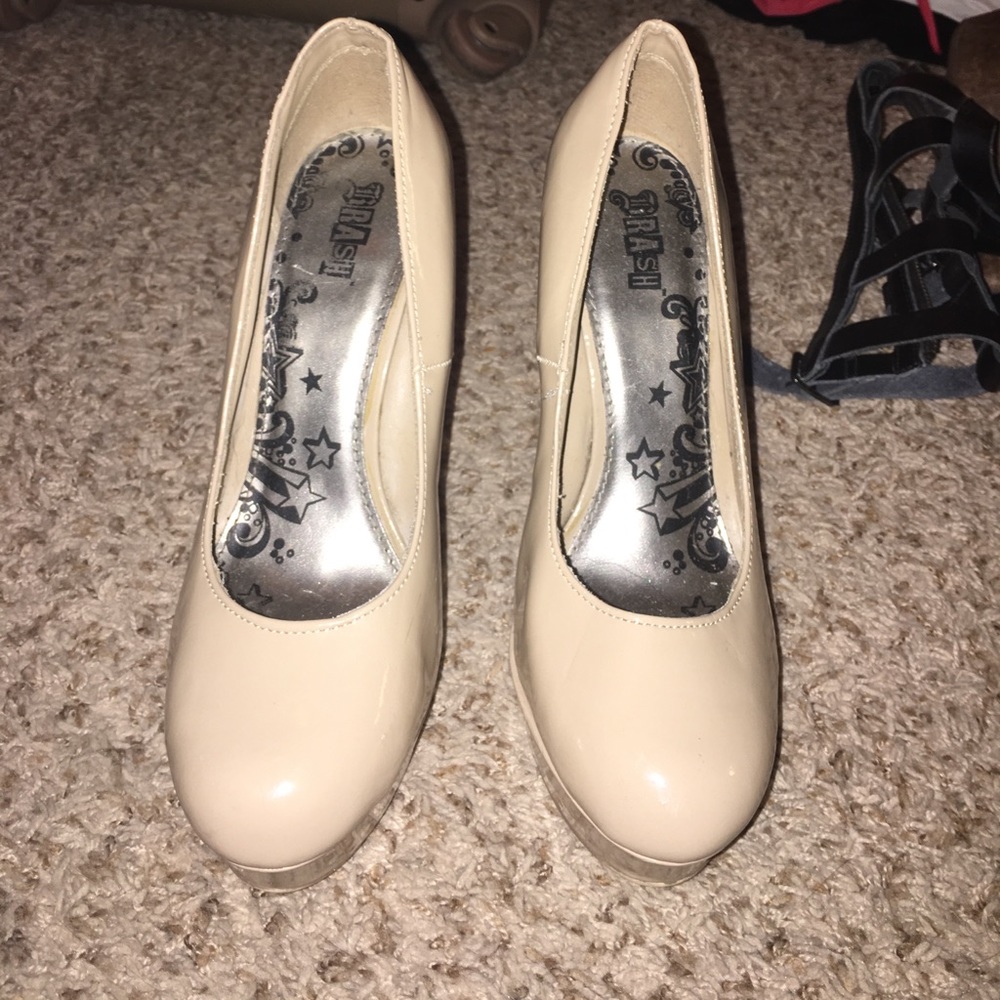 nude pumps
