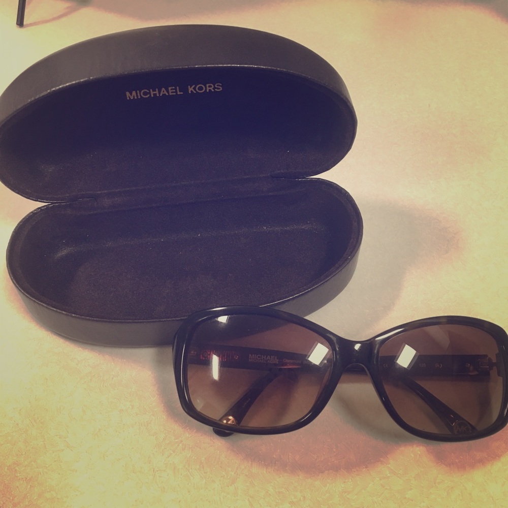 MICHAEL KORS Sunglasses 😎