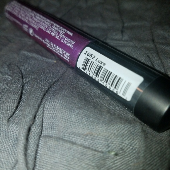 Luxe long lasting metallic matte lipgloss - Picture 4 of 4